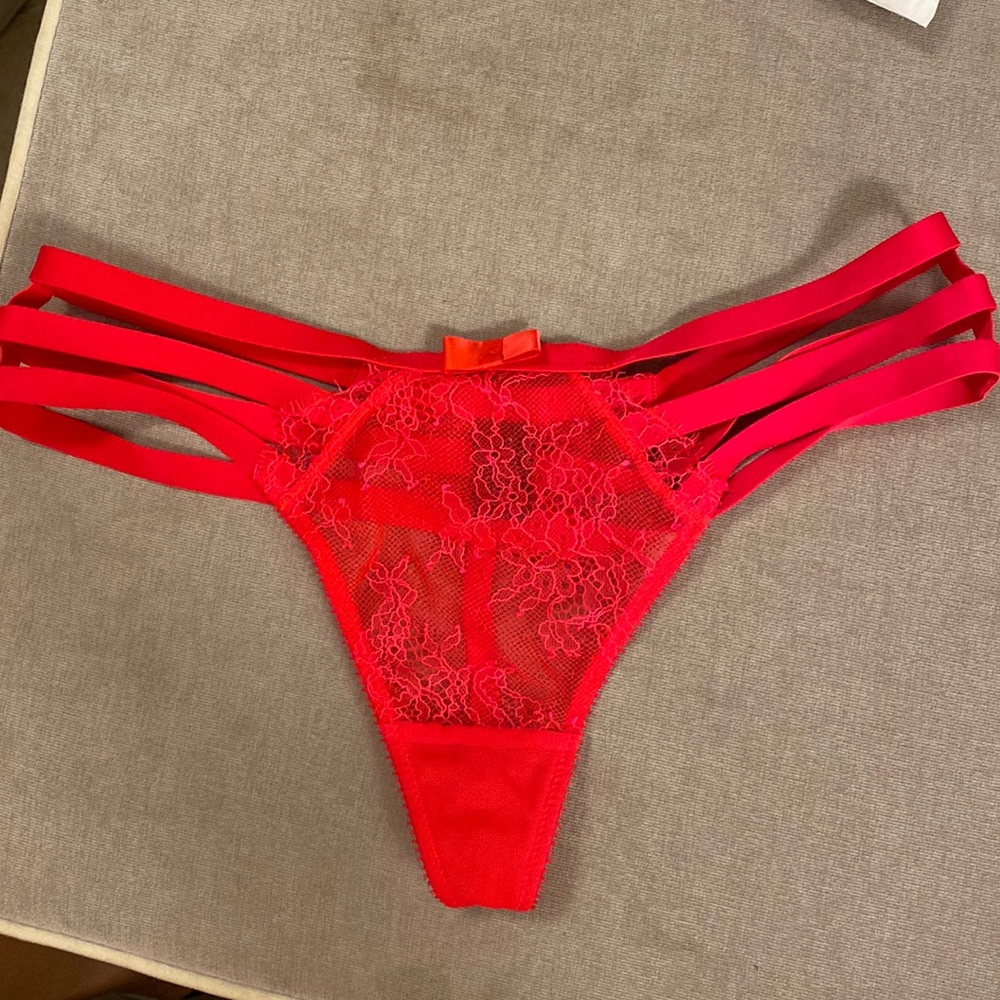 VS Lace Thong